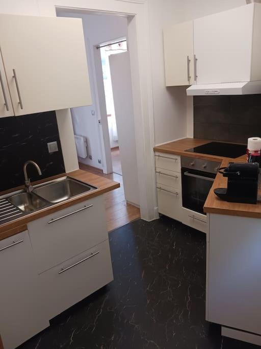 A 50m Des Thermes Apartment